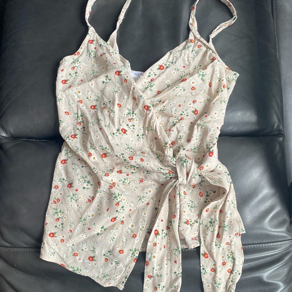 Sweetheart Floral Wrap Top - Picture 1 of 8